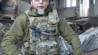 a-ukrainian-soldier-sends-a-(...)-2023